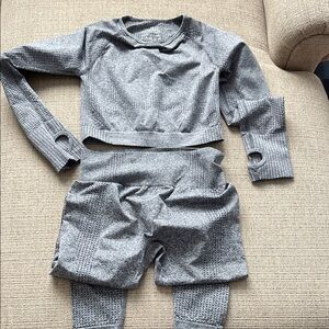 Gray Textured Long Sleeve Crop Top and Leggings Set
